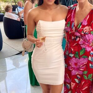 Elegant White Strapless Dress
